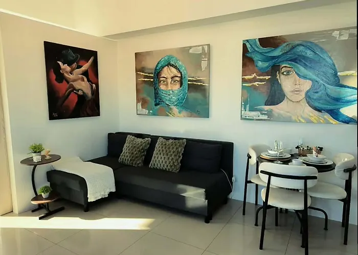 Art Gallery 2 Balcony Have A Great View Of Skyline *