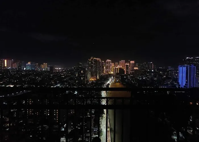 Apartment Art Gallery 2 Balcony Have A Great View Of Skyline *