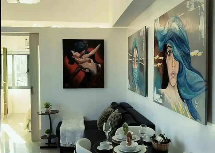 Apartment Art Gallery 2 Balcony Have A Great View Of Skyline Manila