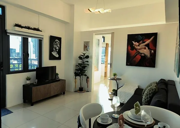 Apartment Art Gallery 2 Balcony Have A Great View Of Skyline Manila